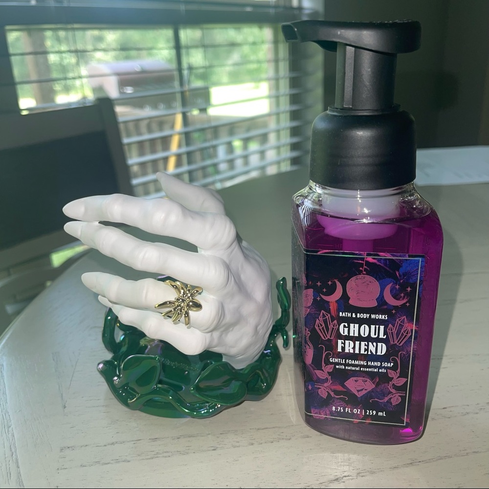 Bath & Body Works ivy witch hand soap holder
